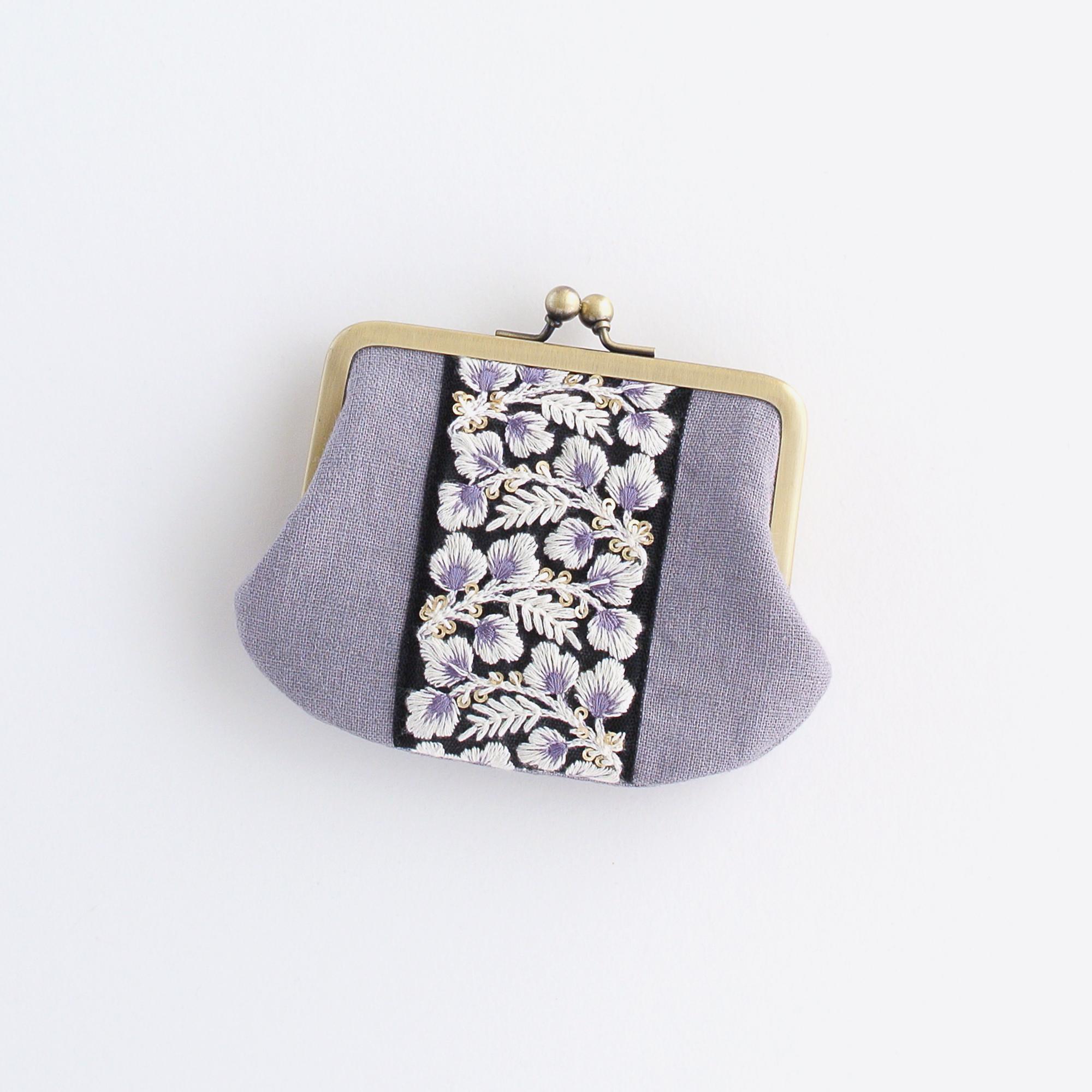 リネンとインド刺繍リボンのシンプルながま口　グレー