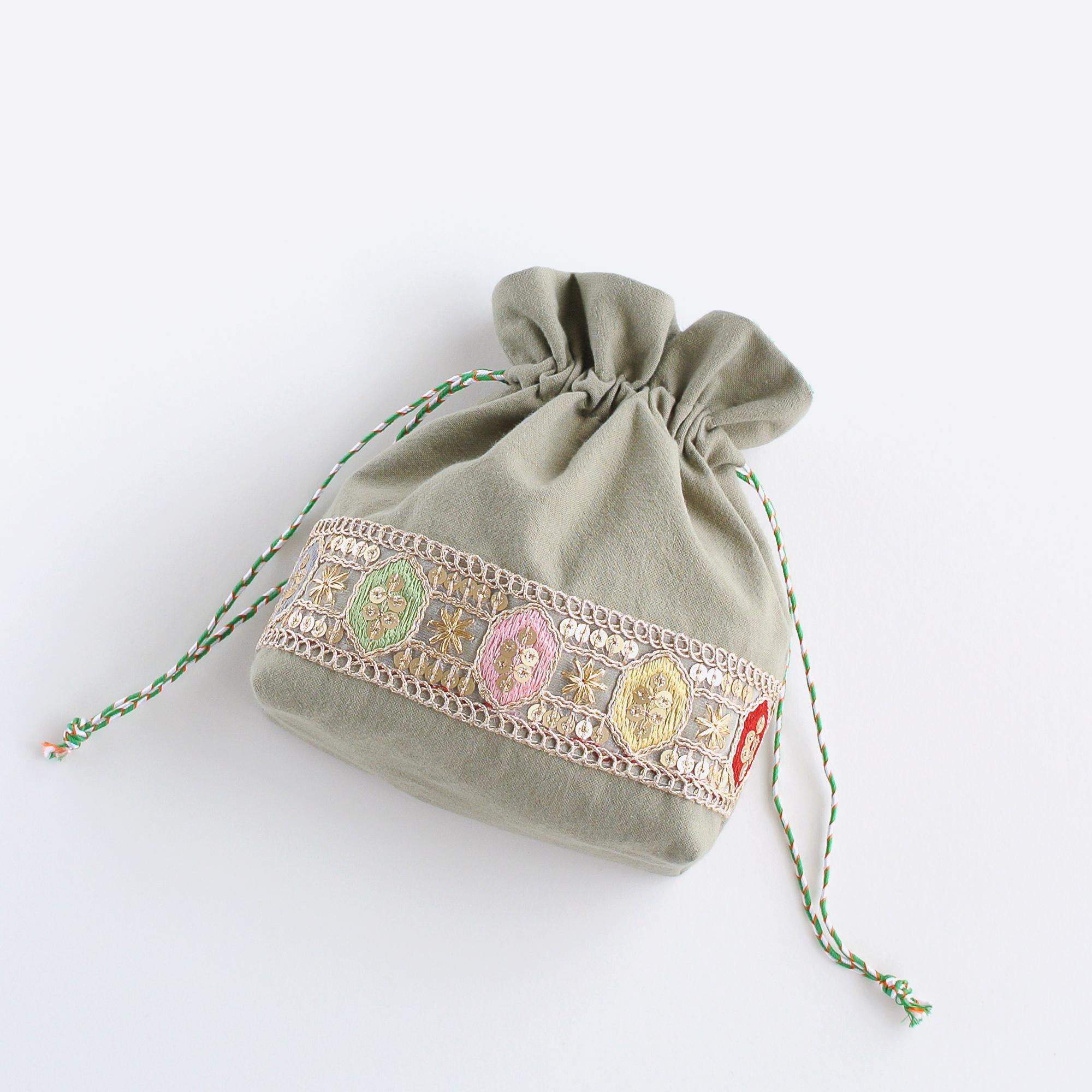インド刺繍リボンのマチのある巾着ポーチ 　グリーン1枚目の画像