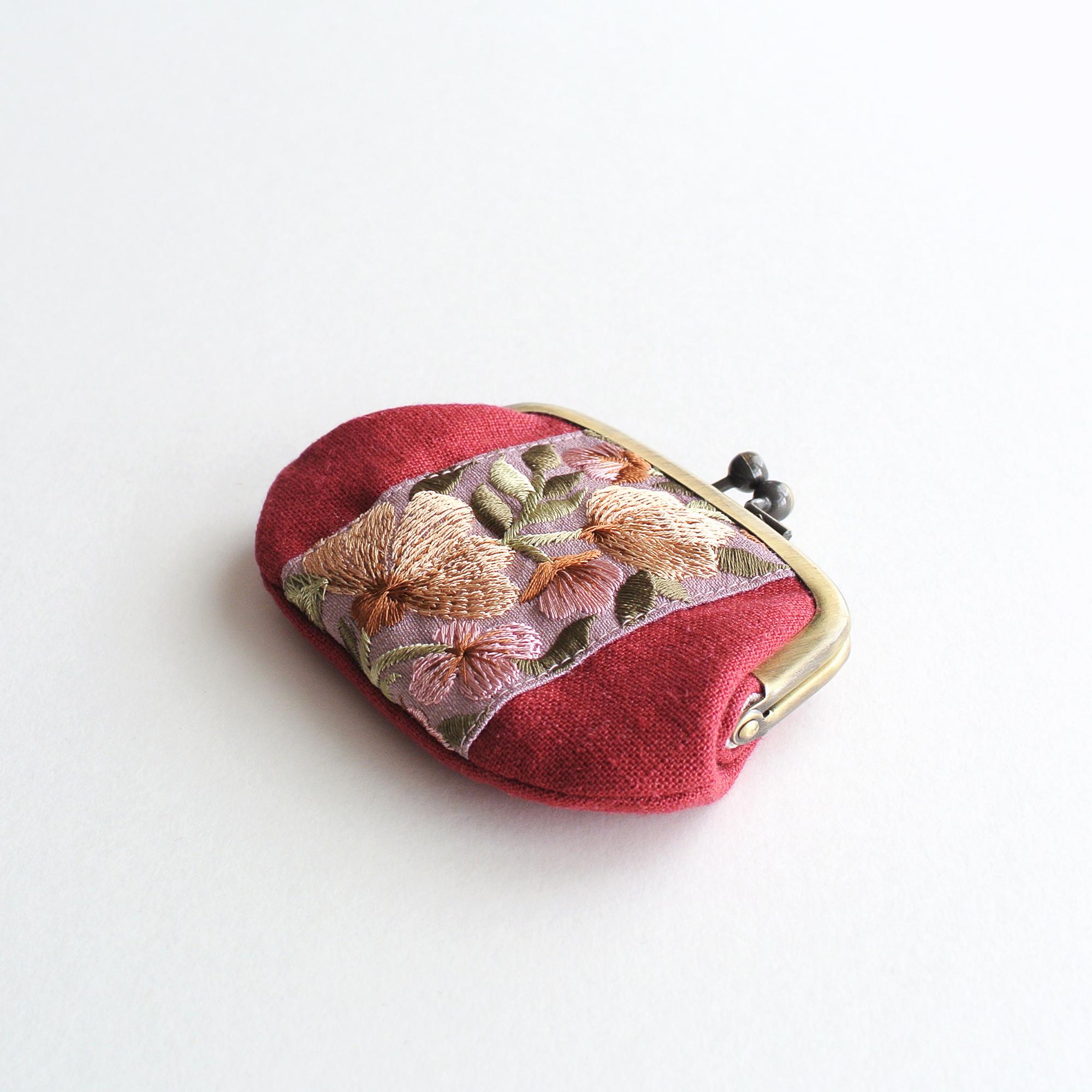 リネンとインド刺繍リボンのミニがま口 　赤 | 4枚目