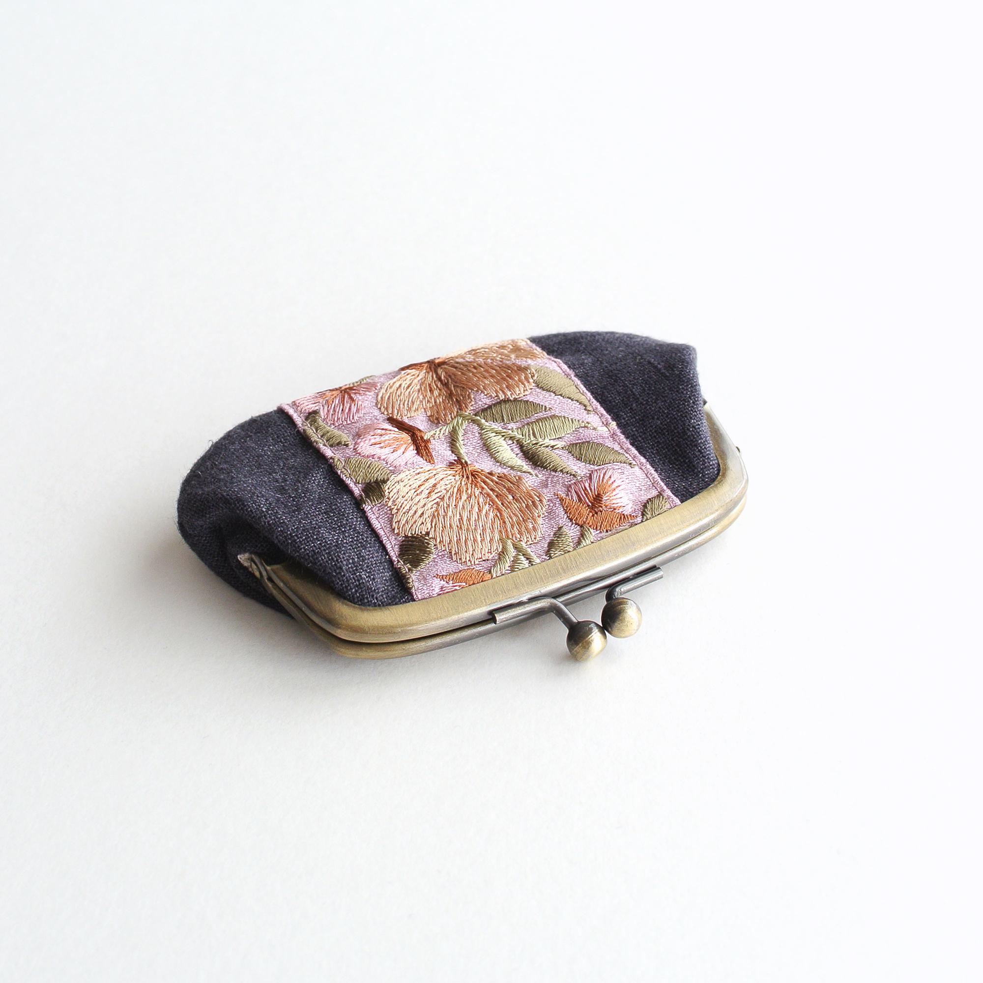 リネンとインド刺繍リボンのミニがま口 　ダークグレー | 2枚目