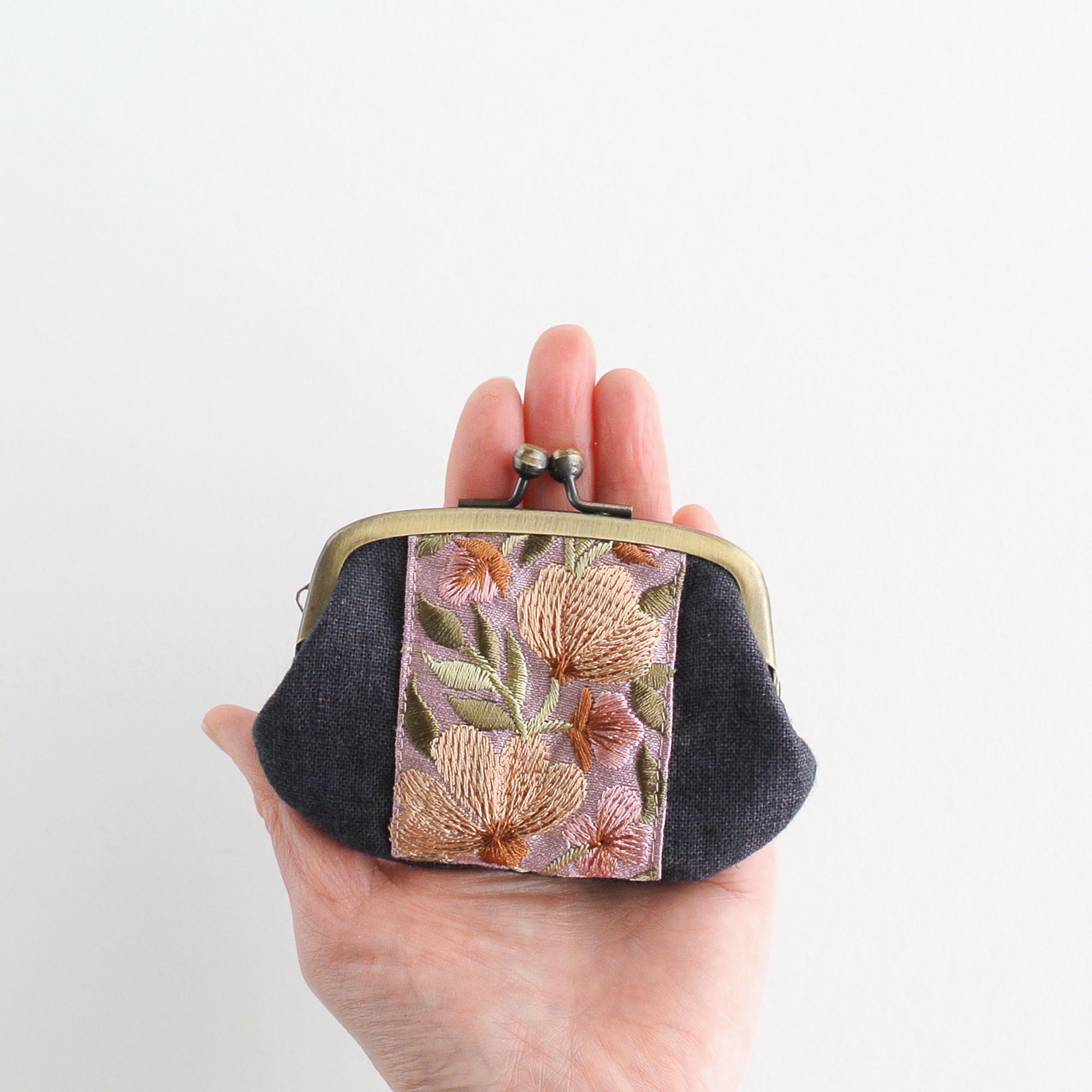 リネンとインド刺繍リボンのミニがま口 　ダークグレー | 7枚目