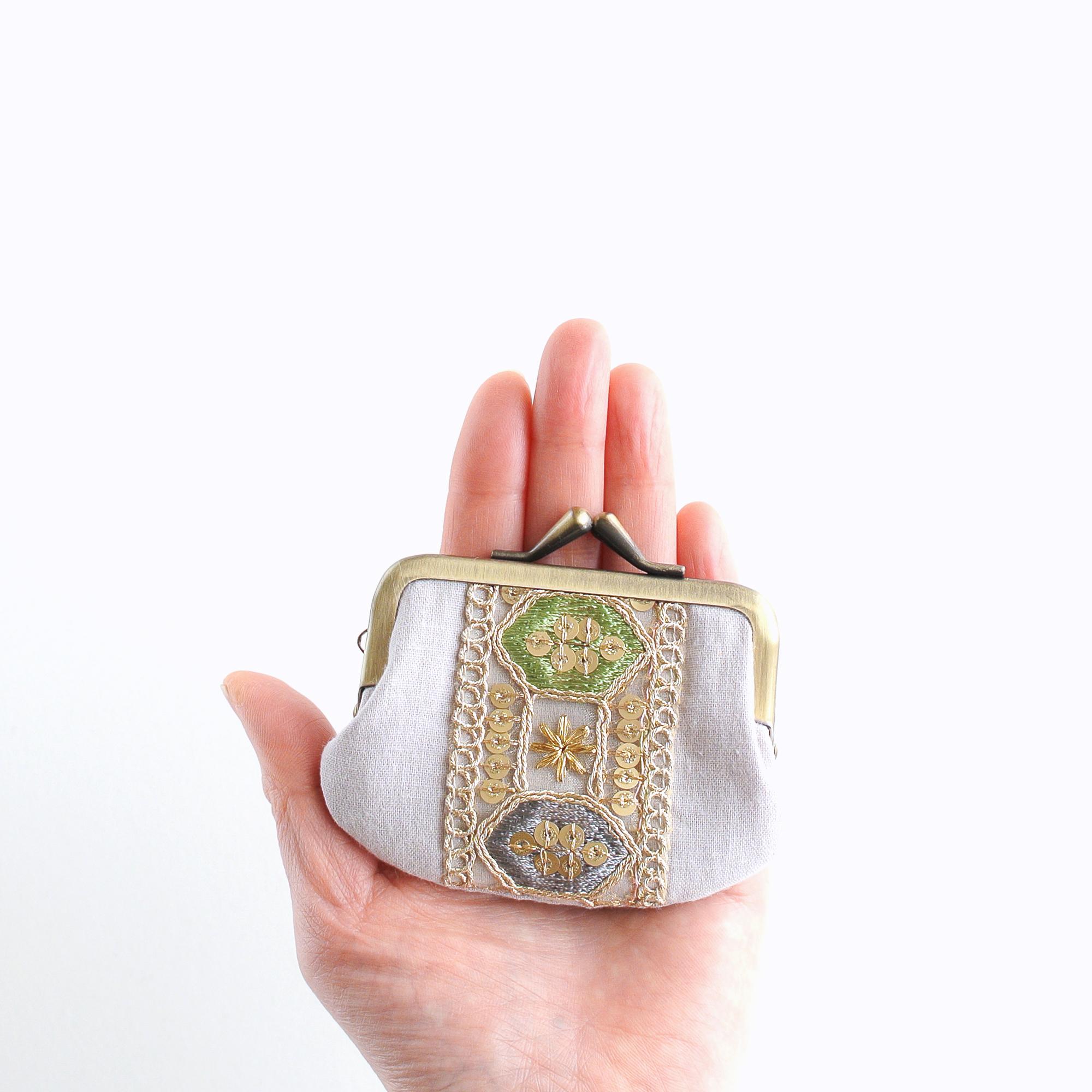 インド刺繍リボンのミニがま口　ライトグレー | 7枚目