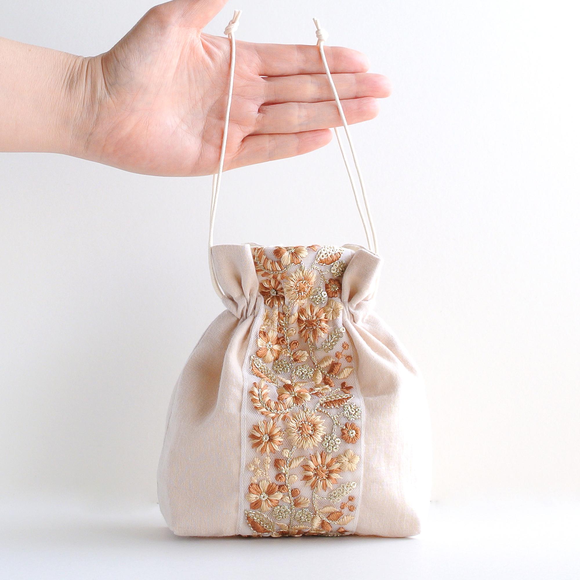 インド刺繍リボンのマチのある巾着ポーチ 　ライトベージュ | 2枚目