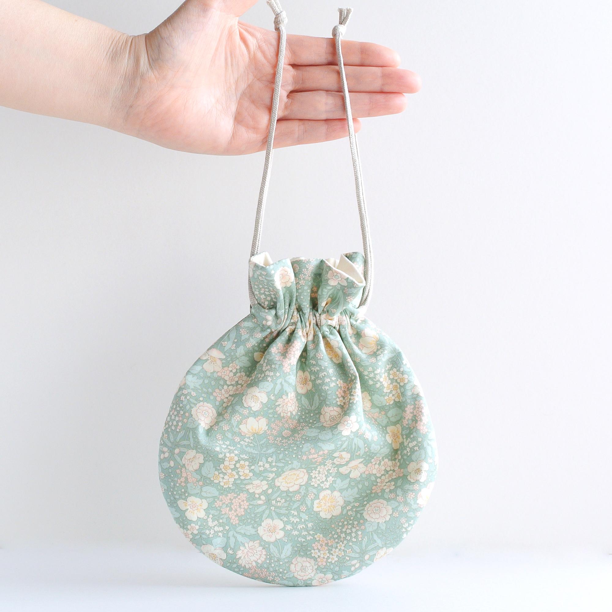 ぽってりかわいい巾着ポーチ　大人花柄グリーン | 2枚目