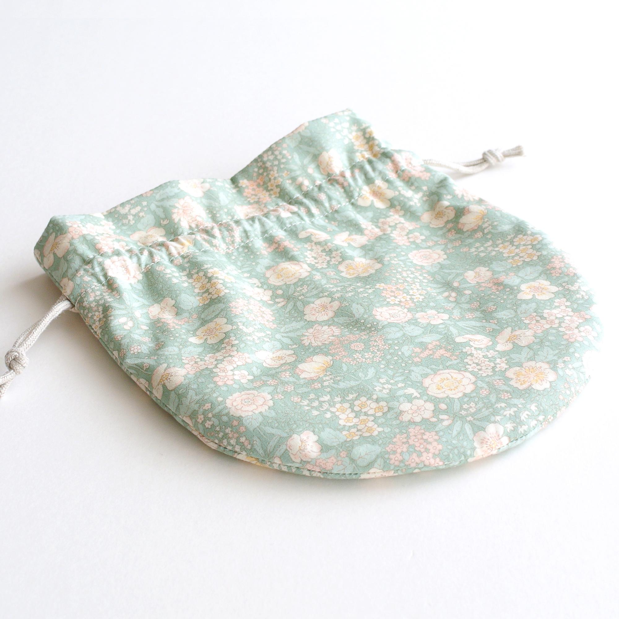 ぽってりかわいい巾着ポーチ　大人花柄グリーン | 4枚目