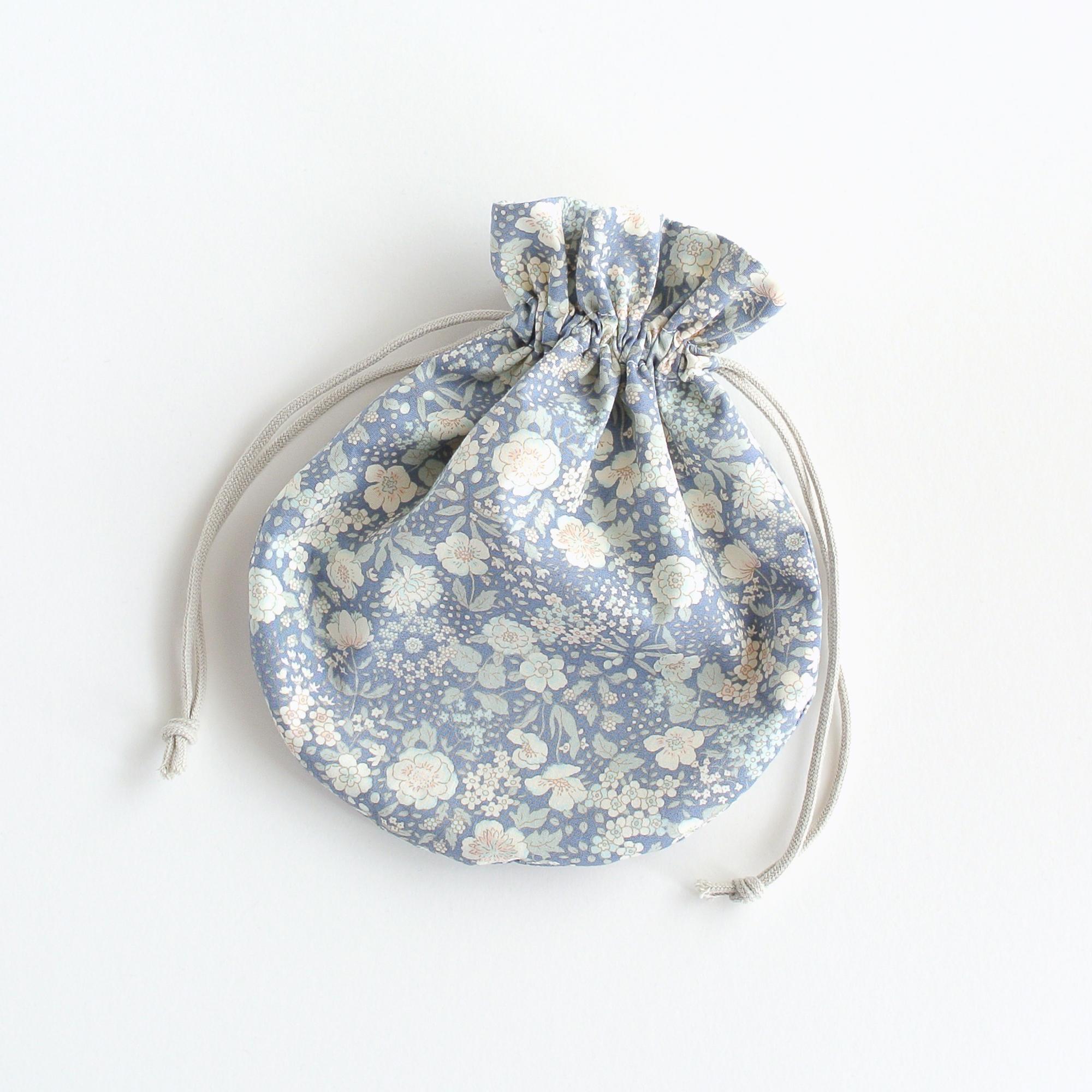 ぽってりかわいい巾着ポーチ　大人花柄ブルー1枚目の画像