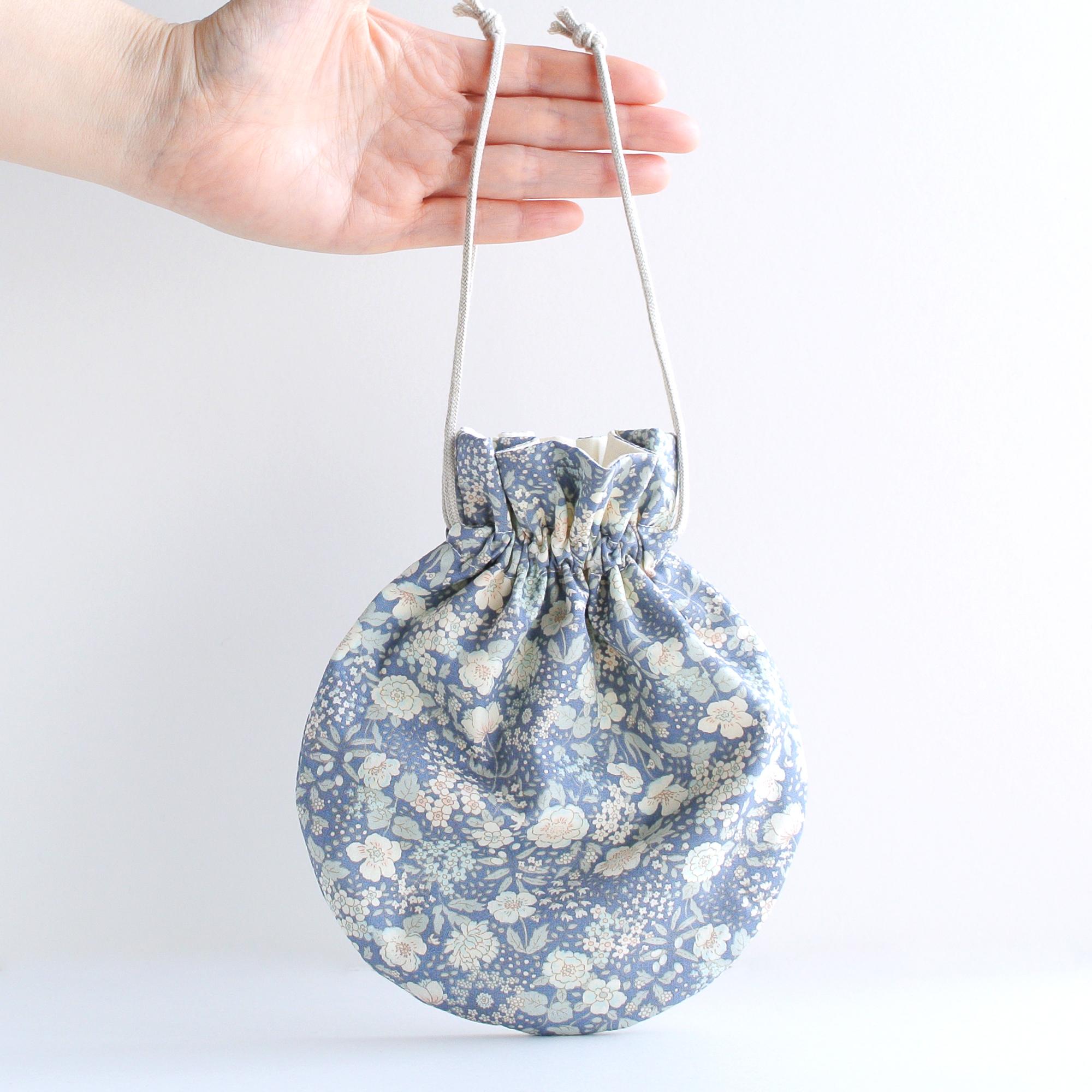 ぽってりかわいい巾着ポーチ　大人花柄ブルー | 2枚目