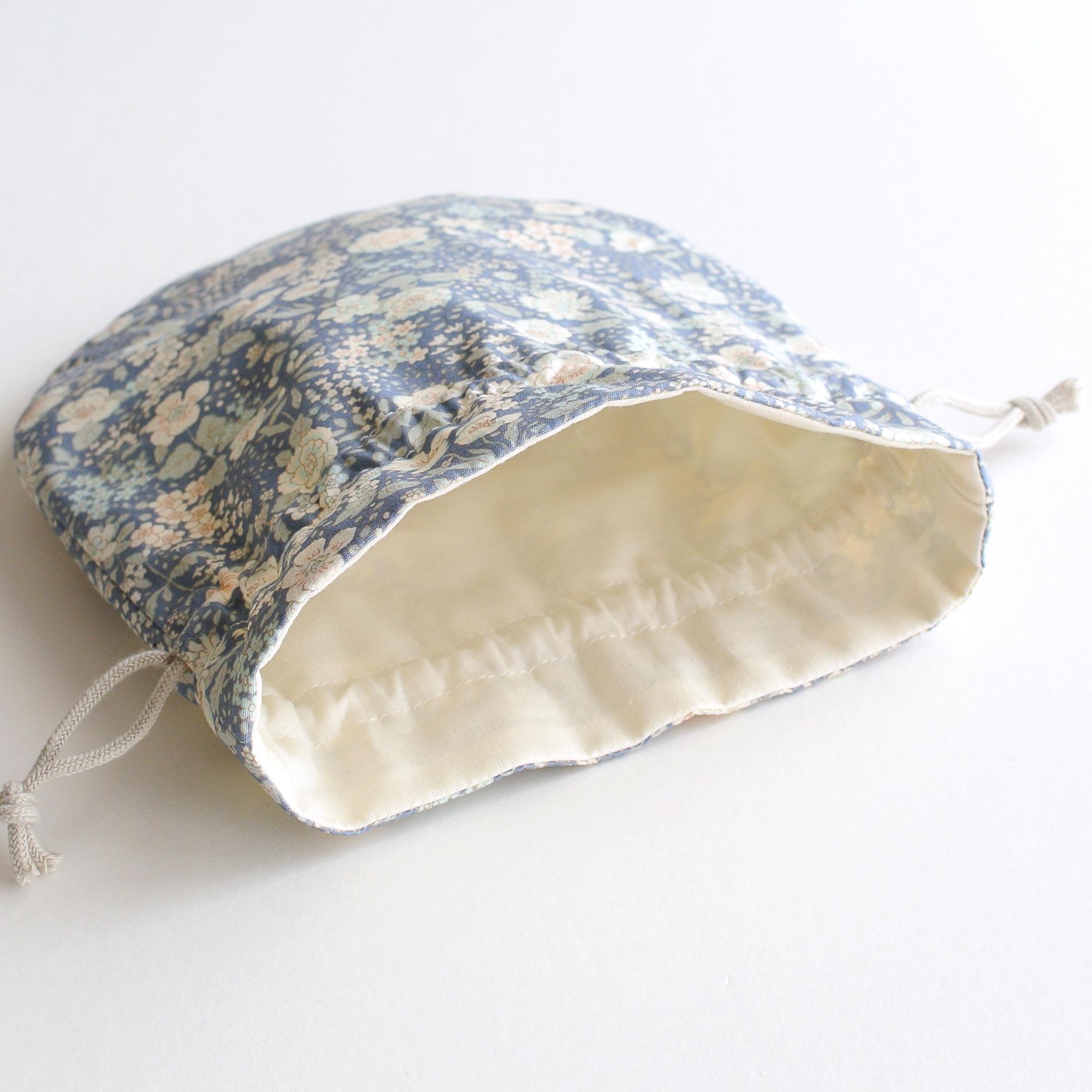 ぽってりかわいい巾着ポーチ　大人花柄ブルー | 3枚目