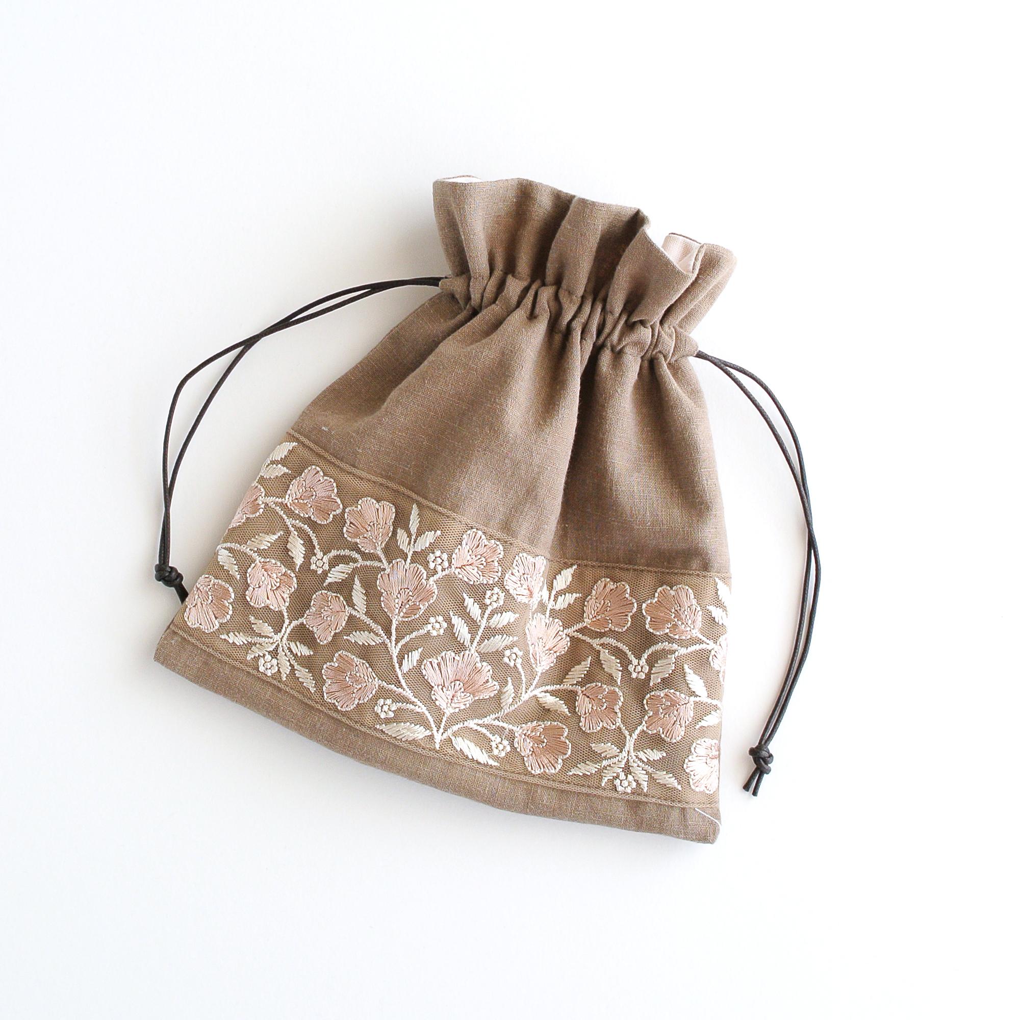 インド刺繍リボンの巾着ポーチ  　ブラウン | 1枚目