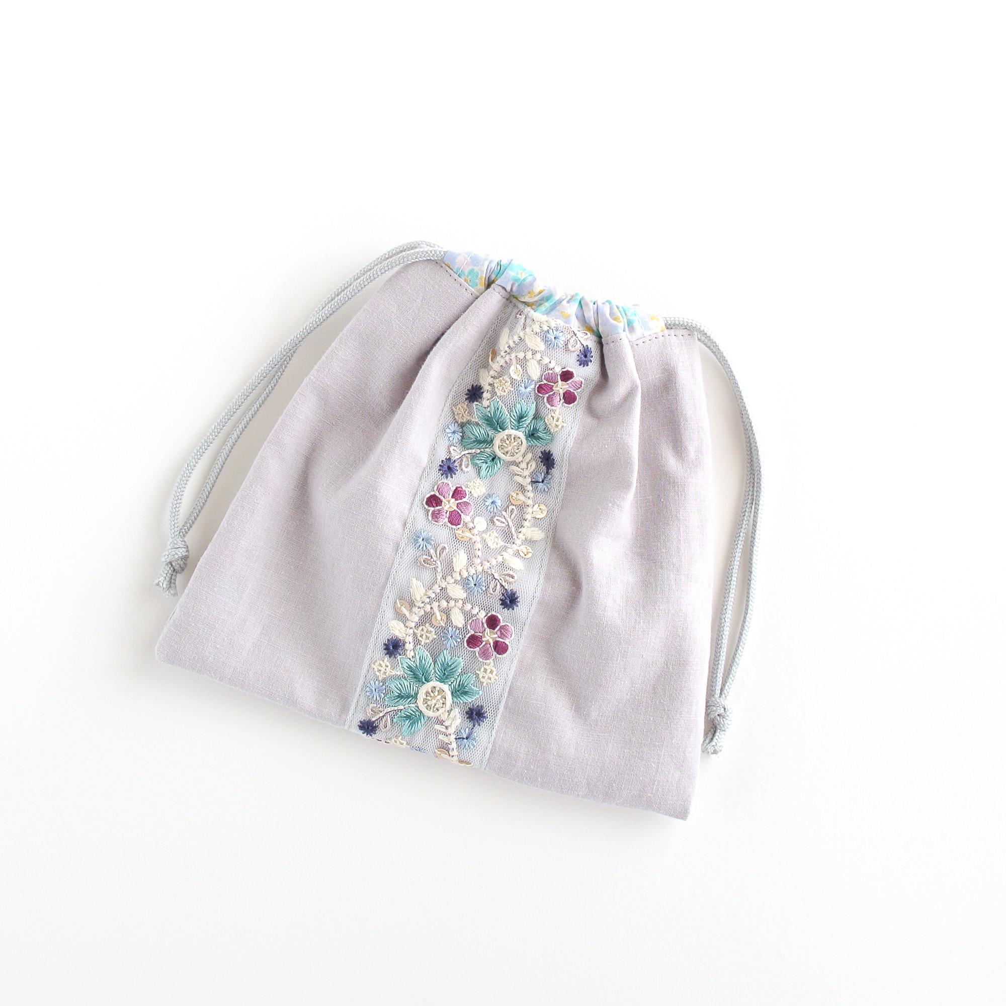 インド刺繍リボンの巾着  　ライトグレー