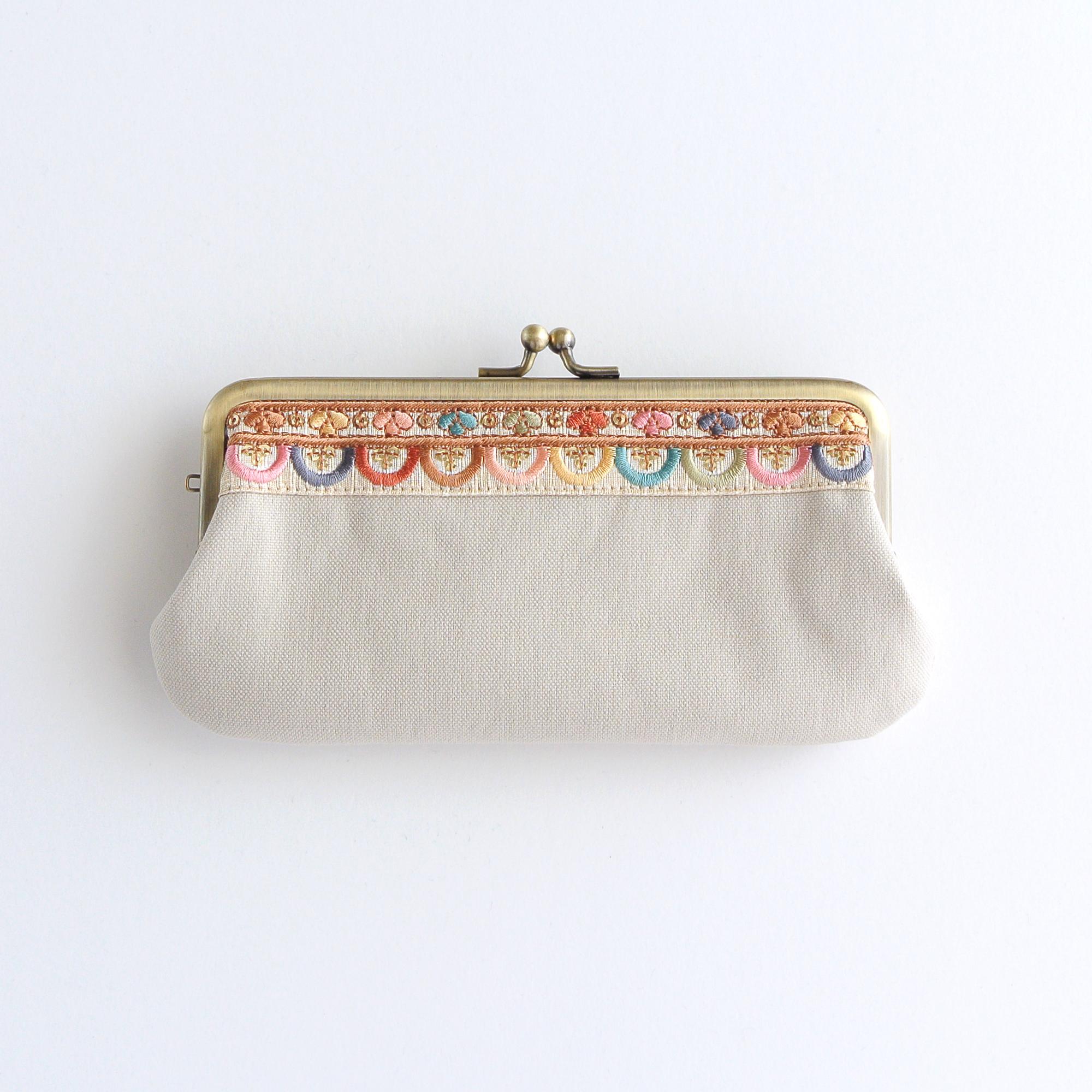 インド刺繍リボンのがま口ポーチ/ペンケース 　ライトベージュ
