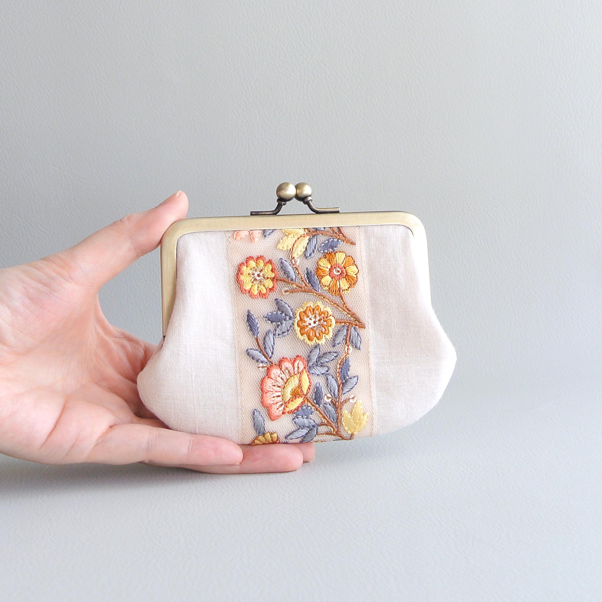 インド刺繍リボンのシンプルながま口 　ベージュ　ミニ財布 | 2枚目