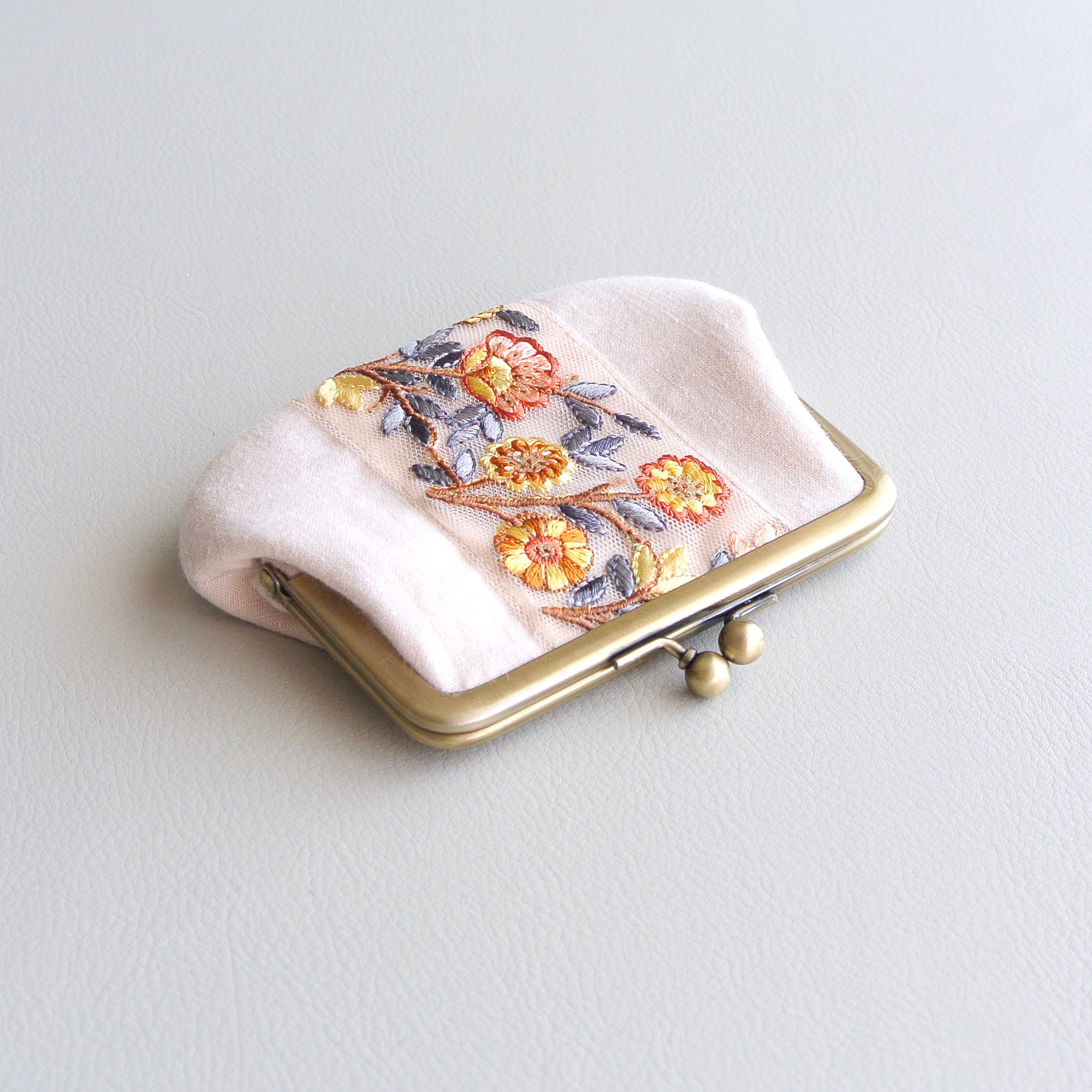 インド刺繍リボンのシンプルながま口 　ベージュ　ミニ財布 | 3枚目