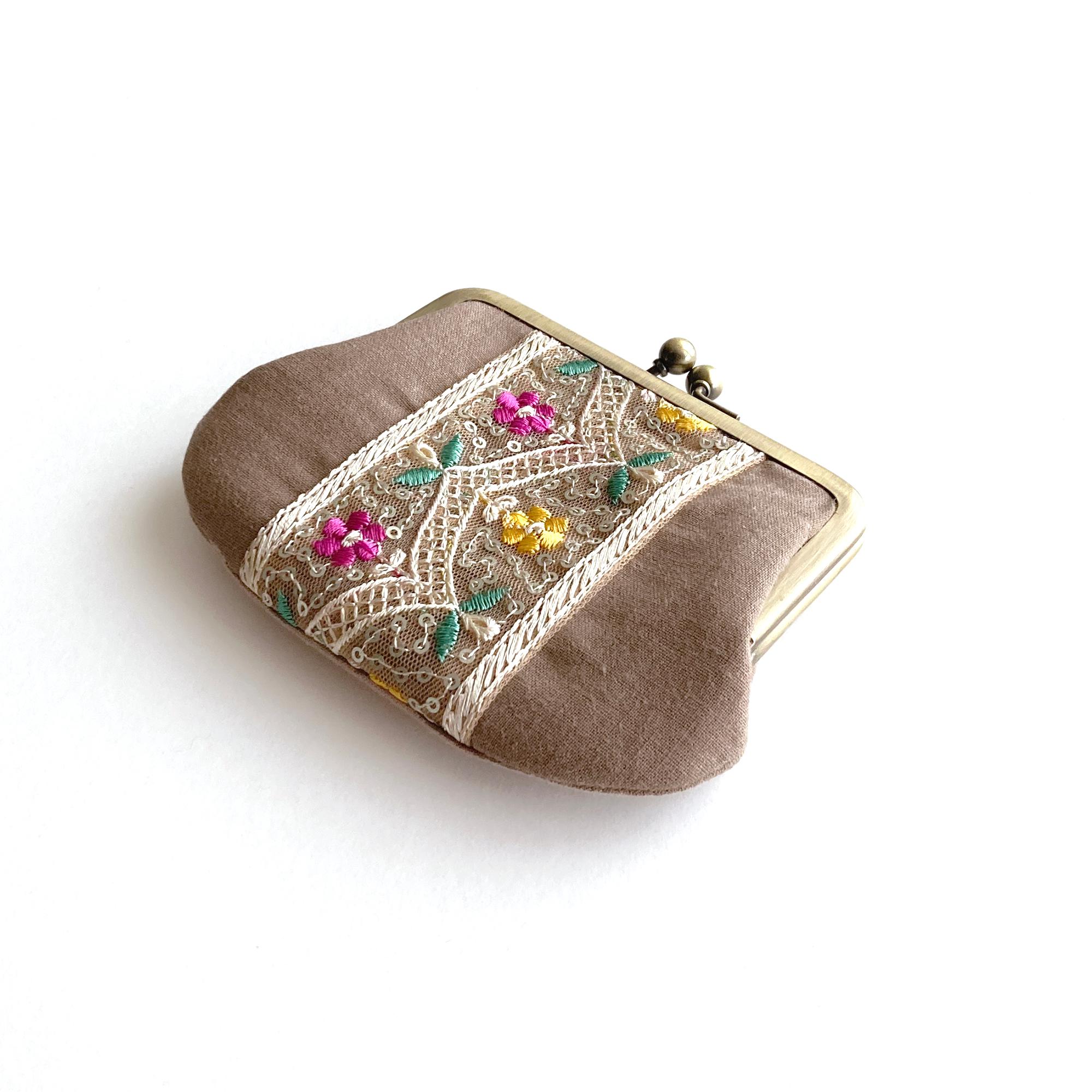インド刺繍リボンのシンプルながま口 　ミニ財布　ライトブラウン | 5枚目