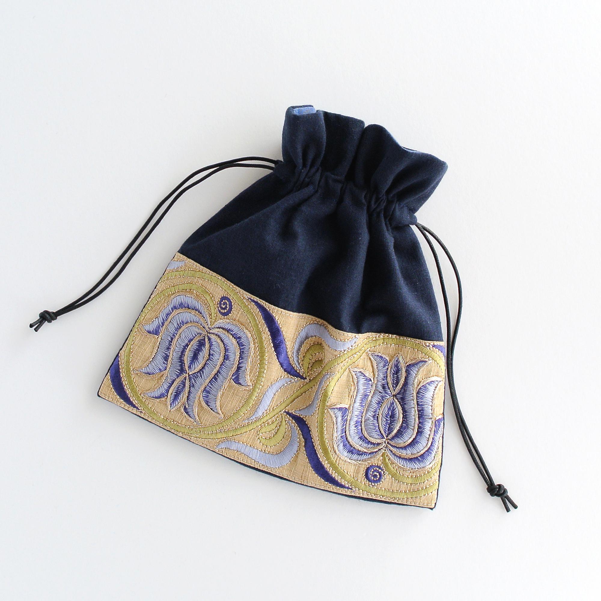 インド刺繍リボンの巾着ポーチ  　ネイビー | 1枚目