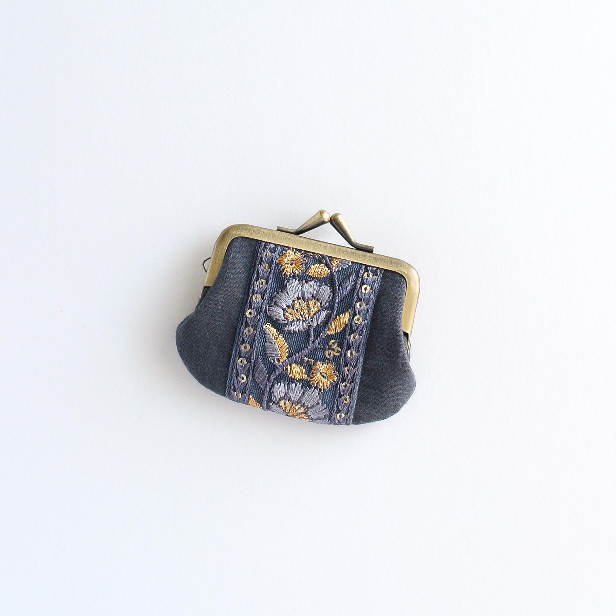 インド刺繍リボンのミニがま口　グレー