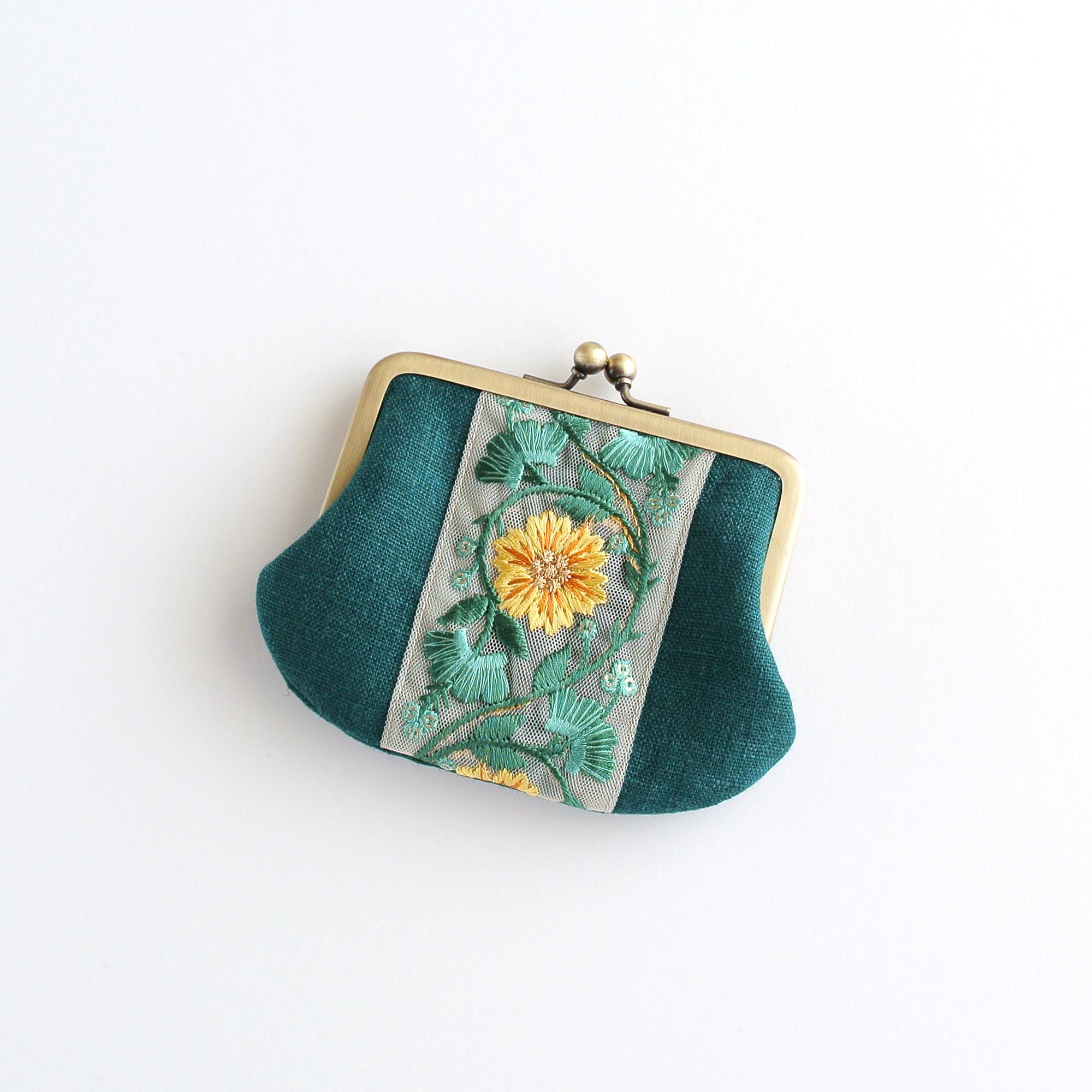 リネンとインド刺繍リボンのシンプルながま口　グリーン