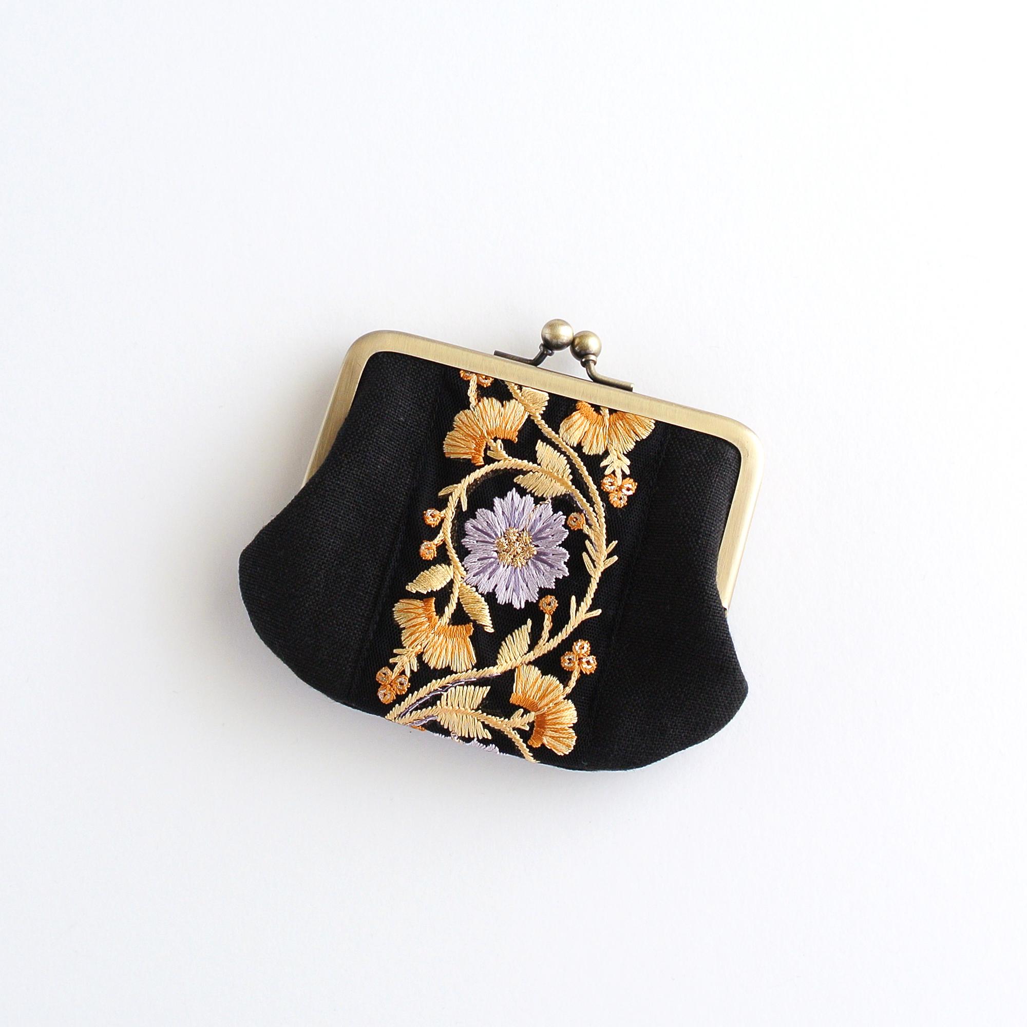 リネンとインド刺繍リボンのシンプルながま口　ブラック