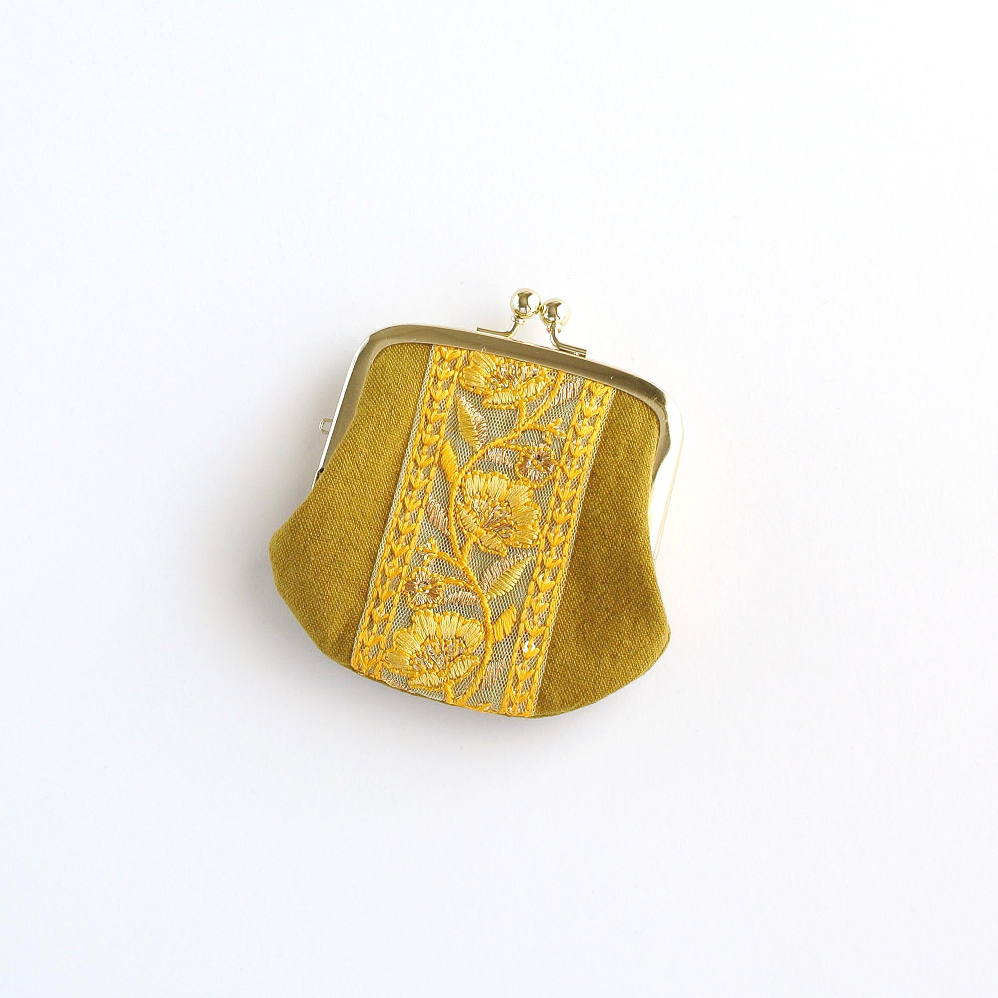 インド刺繍リボンの手のひらがま口ポーチ　イエロー