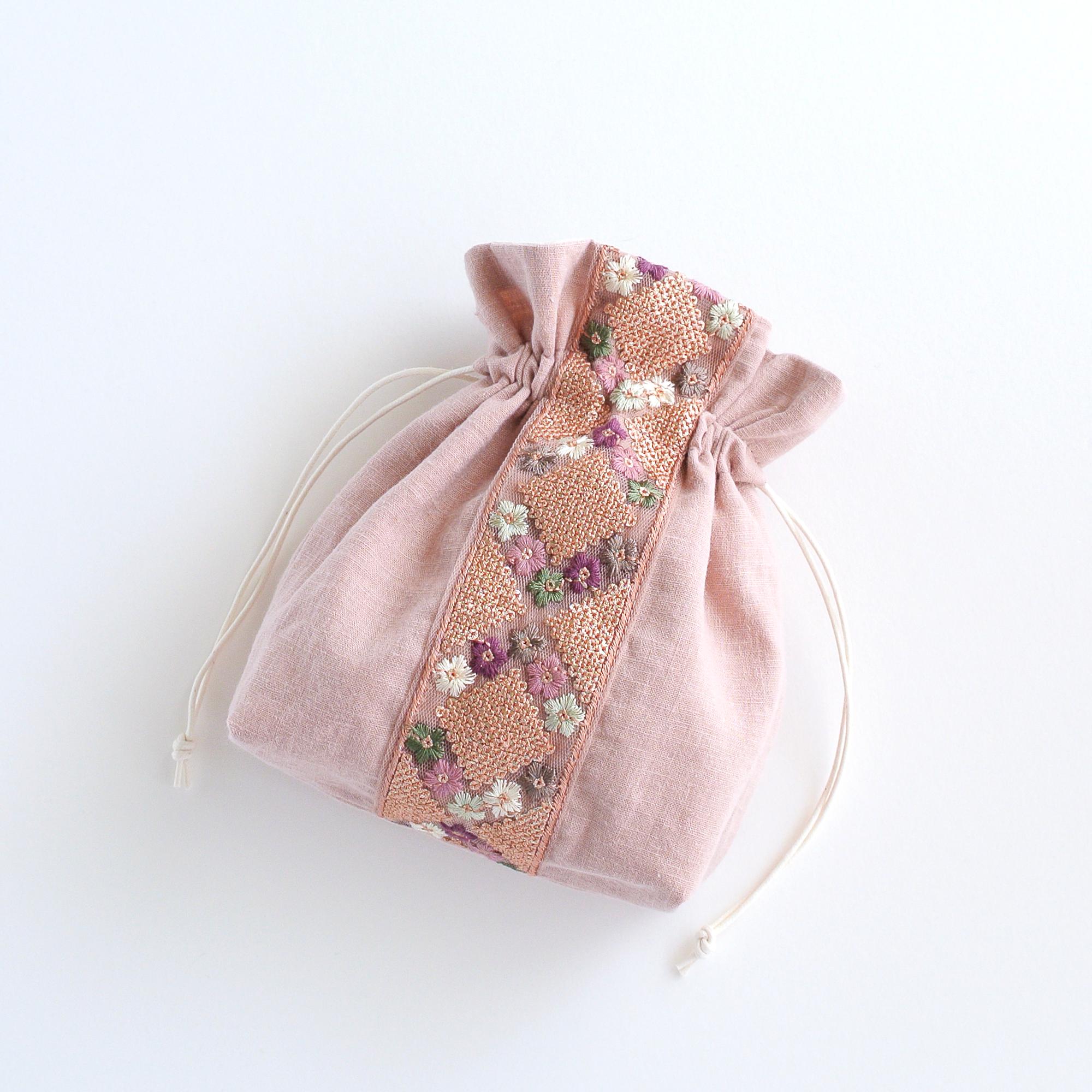 インド刺繍リボンのマチのある巾着ポーチ 　くすみピンク