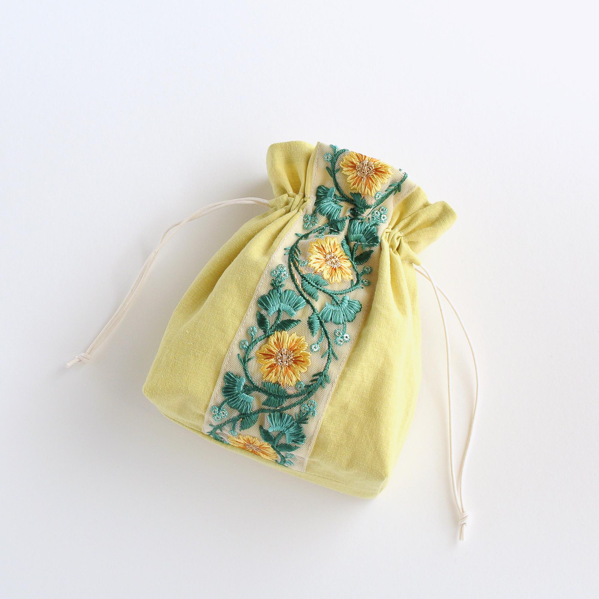 インド刺繍リボンのマチのある巾着ポーチ 　イエロー1枚目の画像