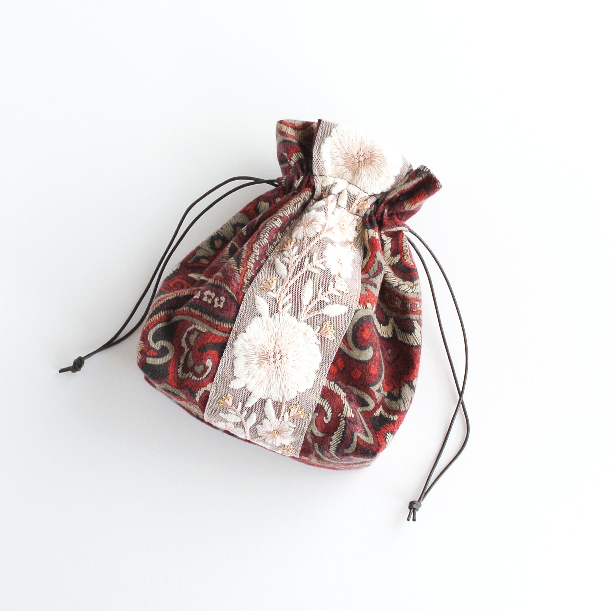 インド刺繍リボンのマチのある巾着ポーチ 　ビエラペイズリー赤1枚目の画像