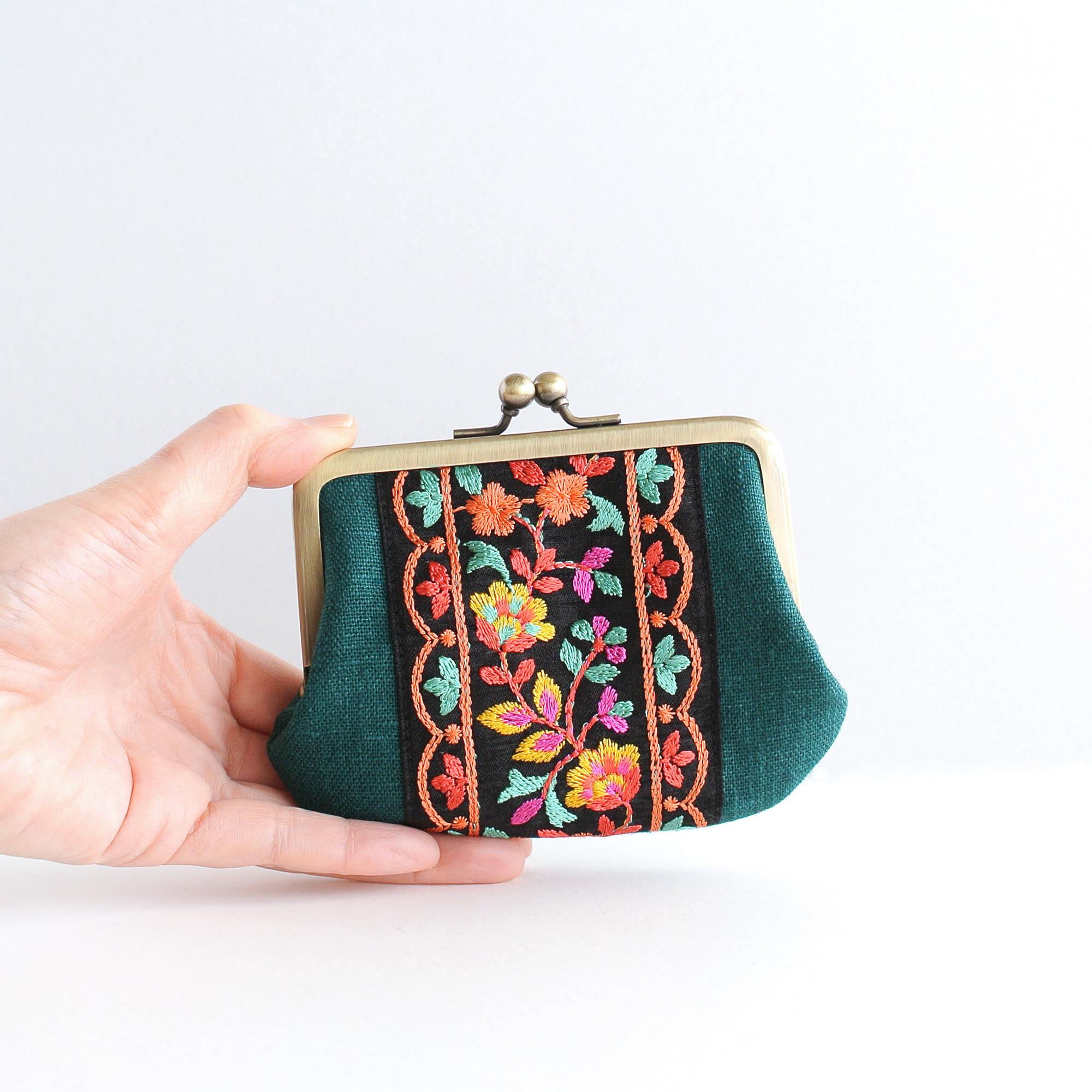 リネンとインド刺繍リボンのシンプルながま口 グリーン | 2枚目