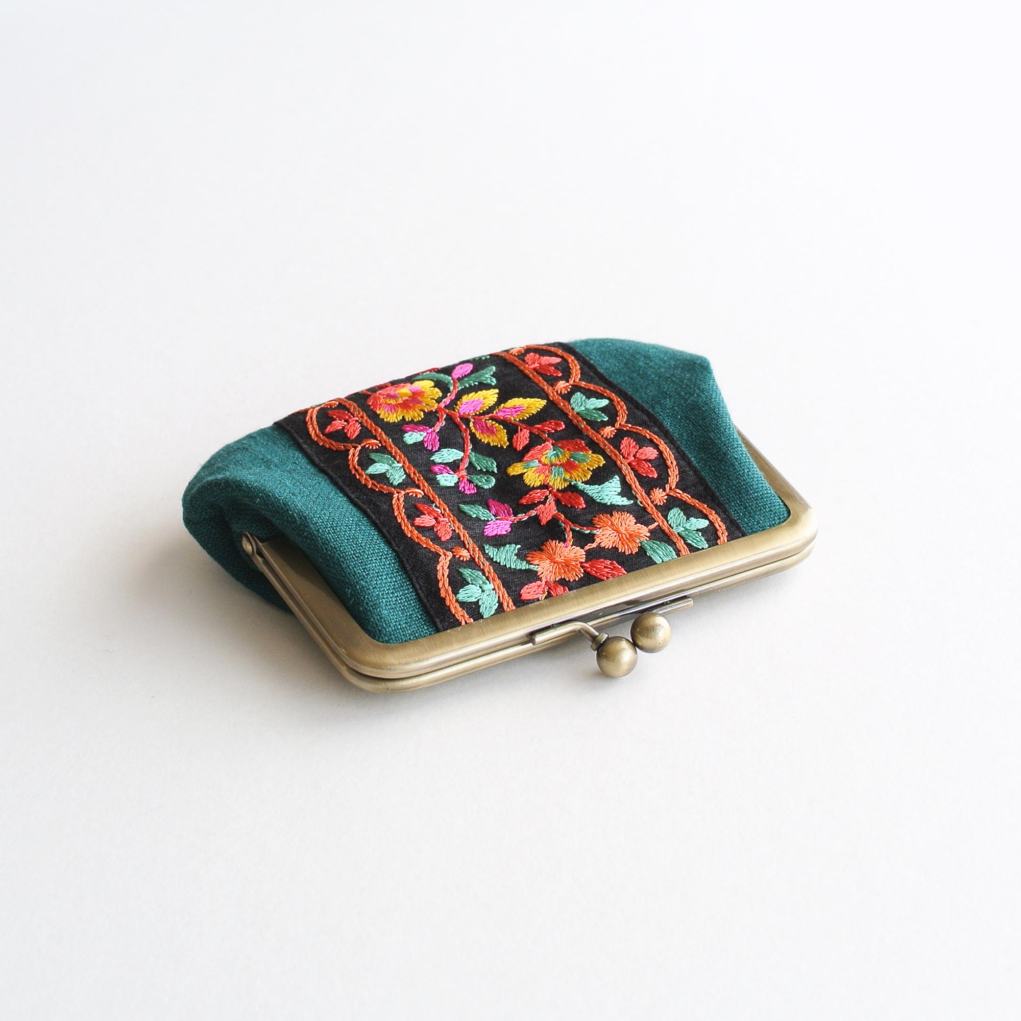 リネンとインド刺繍リボンのシンプルながま口 グリーン | 3枚目