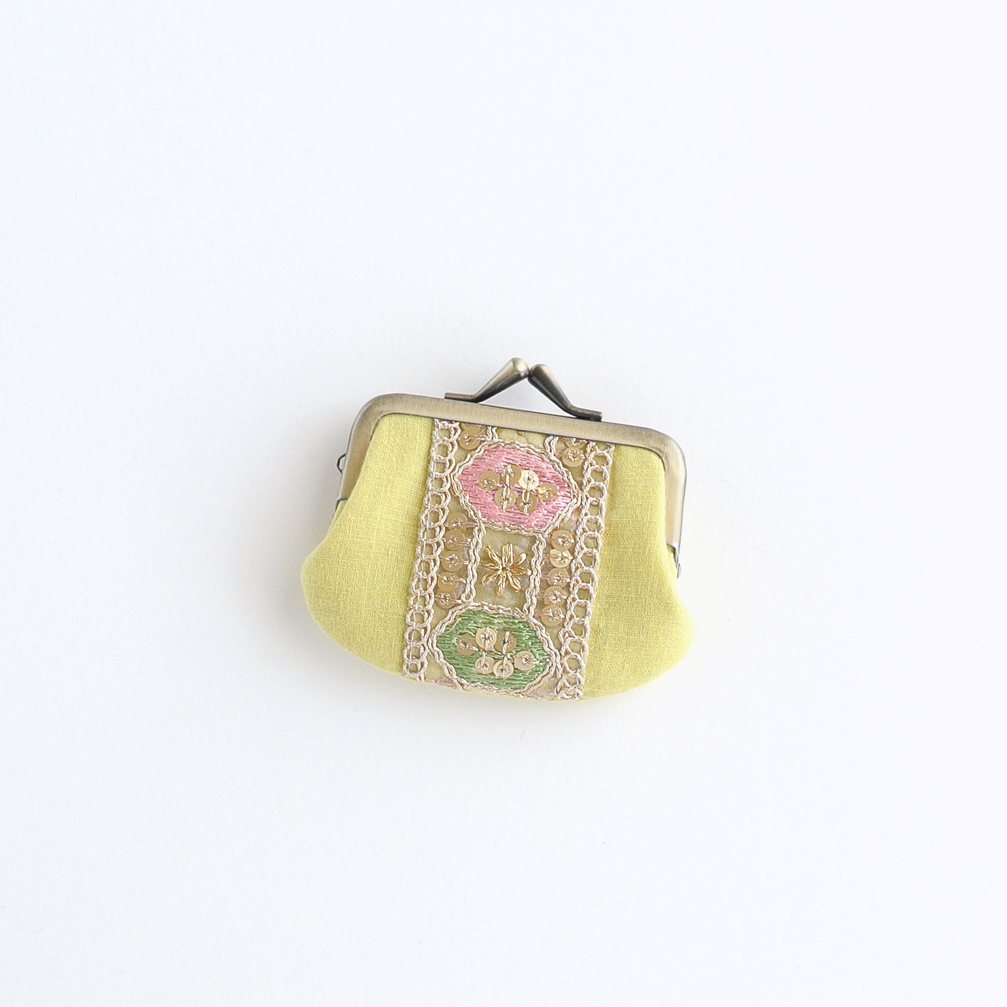 インド刺繍リボンのミニがま口 イエロー1枚目の画像