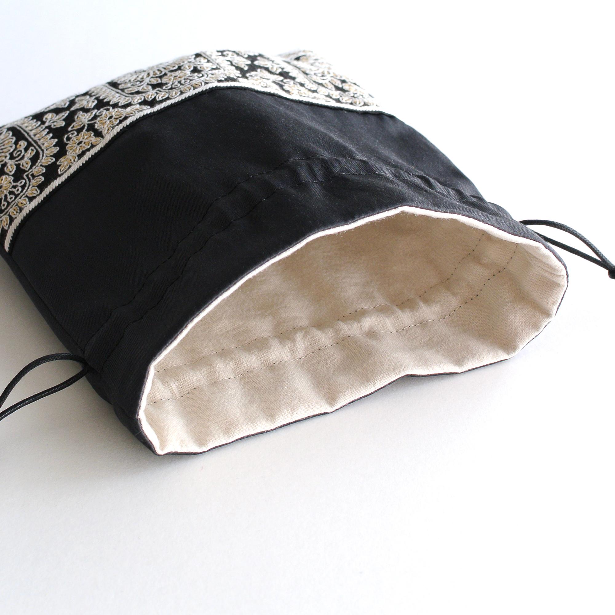 インド刺繍リボンの巾着ポーチ ブラック | 3枚目