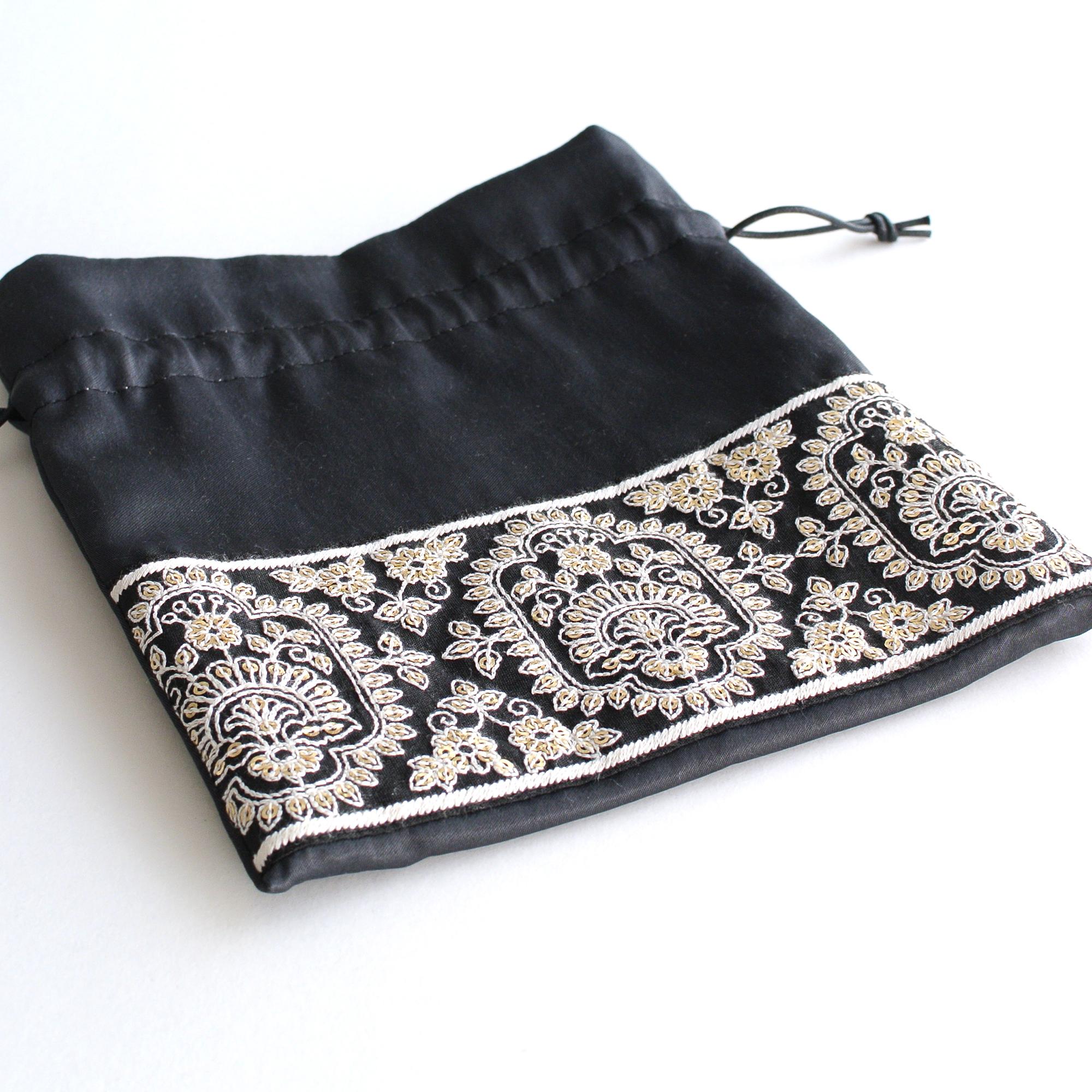 インド刺繍リボンの巾着ポーチ ブラック | 4枚目