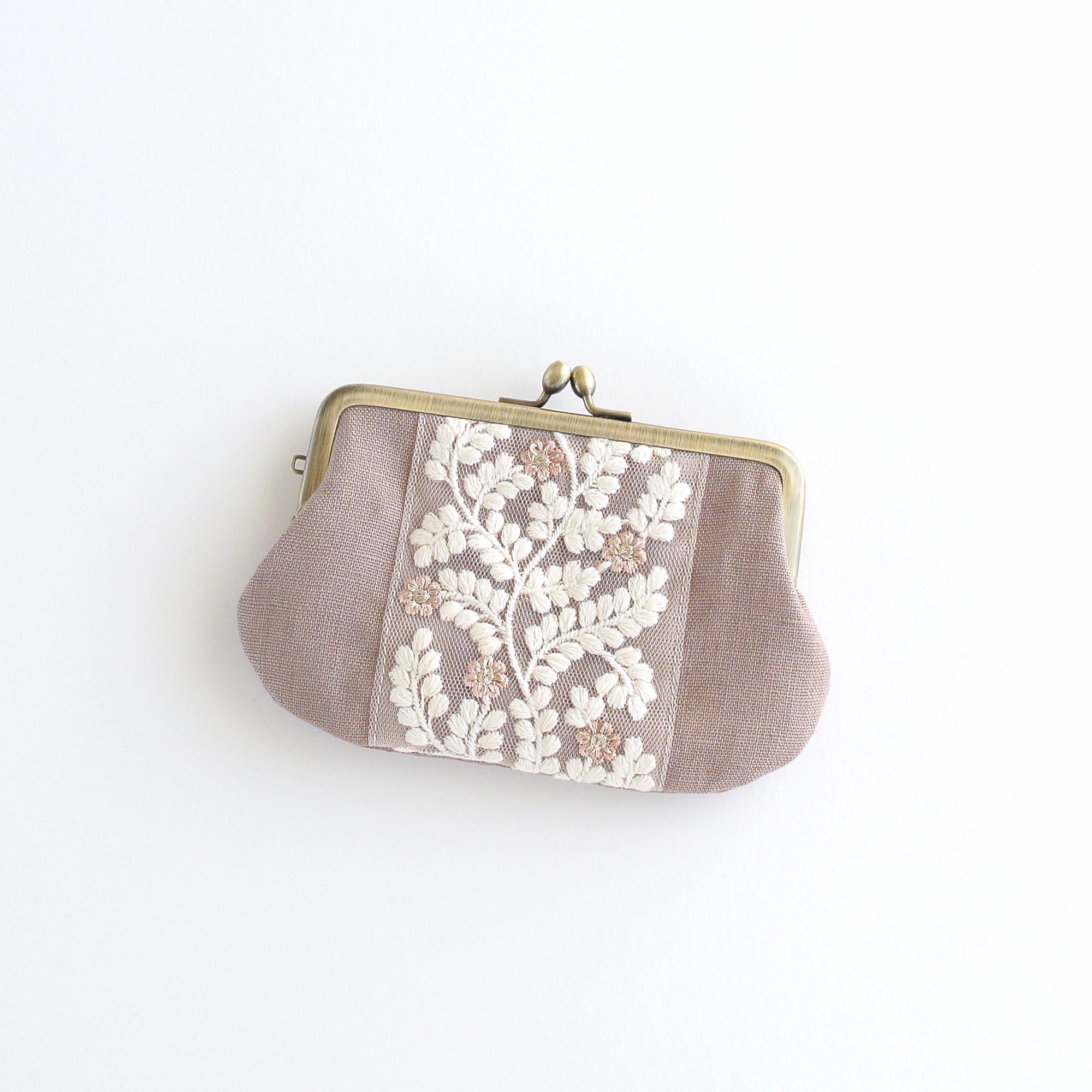 リネンとインド刺繍リボンのがま口ミニ財布/ポーチ モカベージュ1枚目の画像